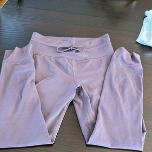 Vuori Women's Leggings in Lavender